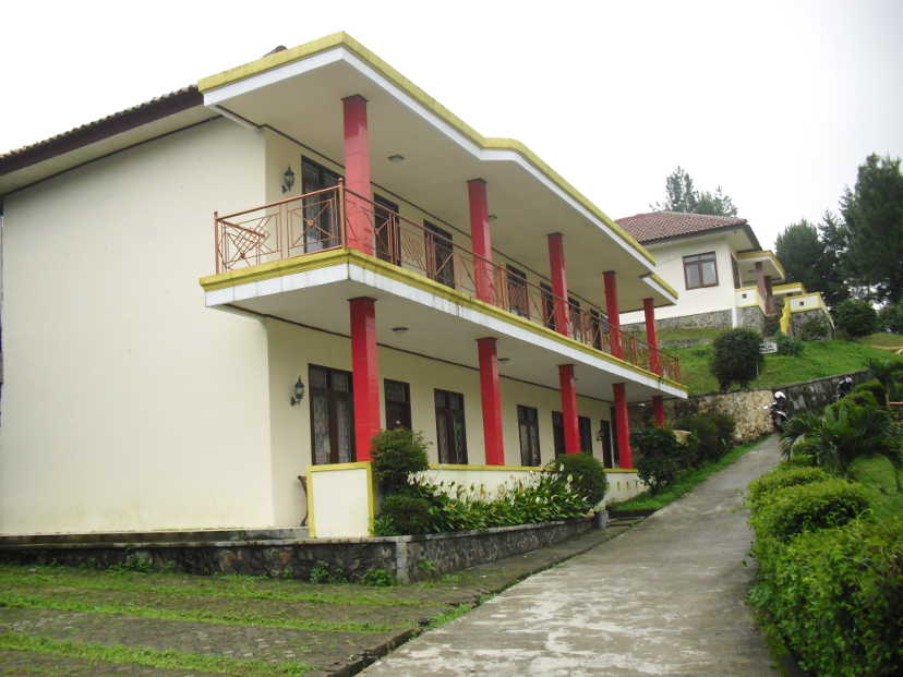 2-story 8-bedroom villa on the slope of hill